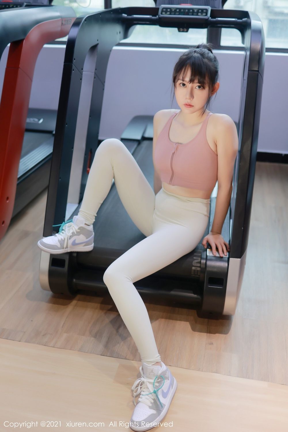 秀人网新人模特韩希蕾健身房紧身裤运动内衣服饰性感写真-御萝部落