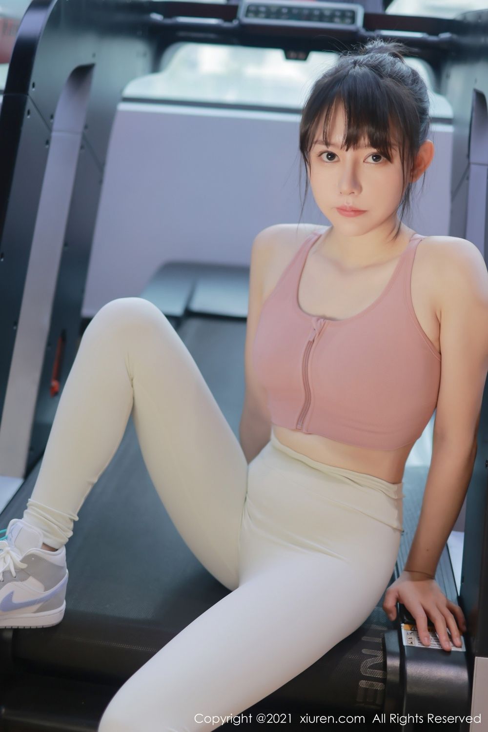 秀人网新人模特韩希蕾健身房紧身裤运动内衣服饰性感写真-御萝部落