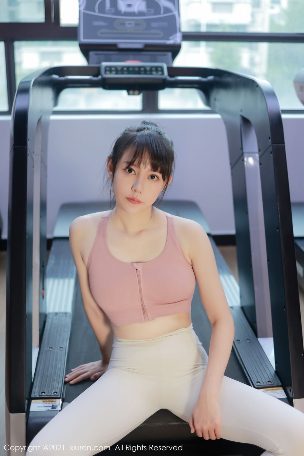 秀人网新人模特韩希蕾健身房紧身裤运动内衣服饰性感写真-御萝部落