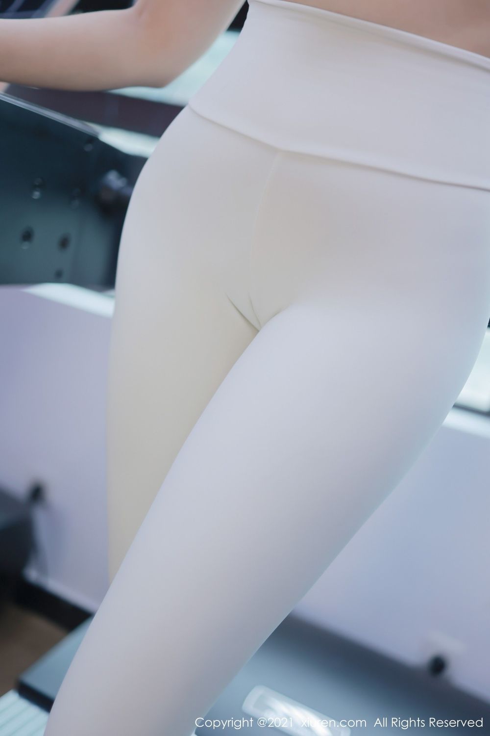 秀人网新人模特韩希蕾健身房紧身裤运动内衣服饰性感写真-御萝部落