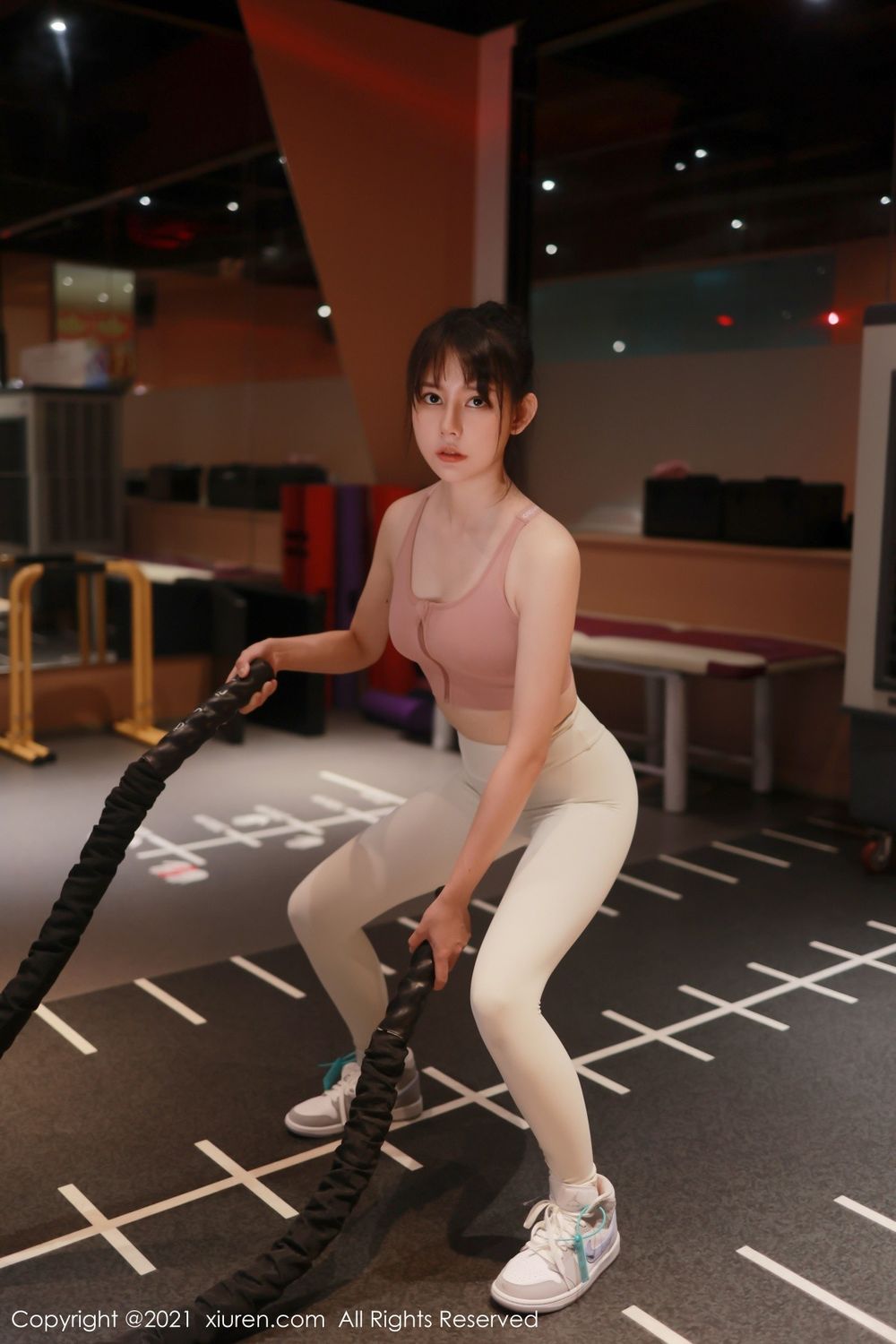 秀人网新人模特韩希蕾健身房紧身裤运动内衣服饰性感写真-御萝部落