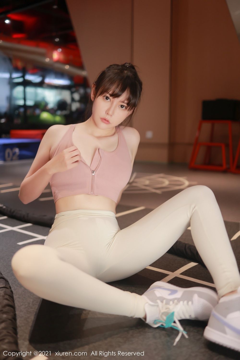 秀人网新人模特韩希蕾健身房紧身裤运动内衣服饰性感写真-御萝部落