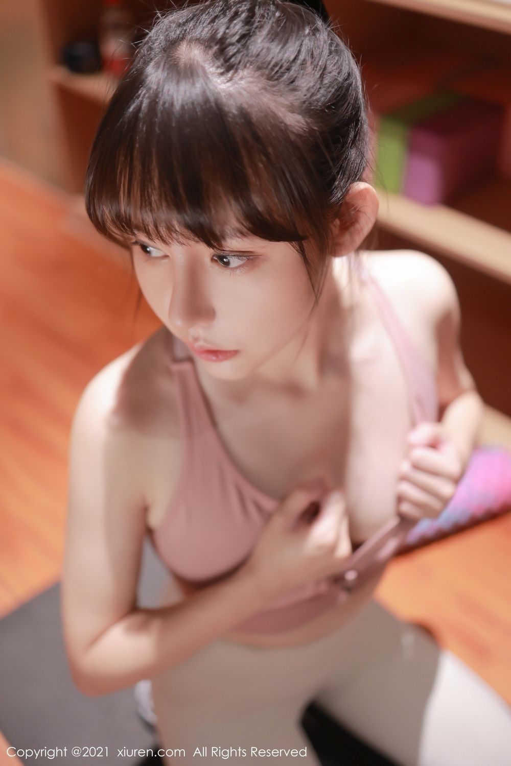 秀人网新人模特韩希蕾健身房紧身裤运动内衣服饰性感写真-御萝部落