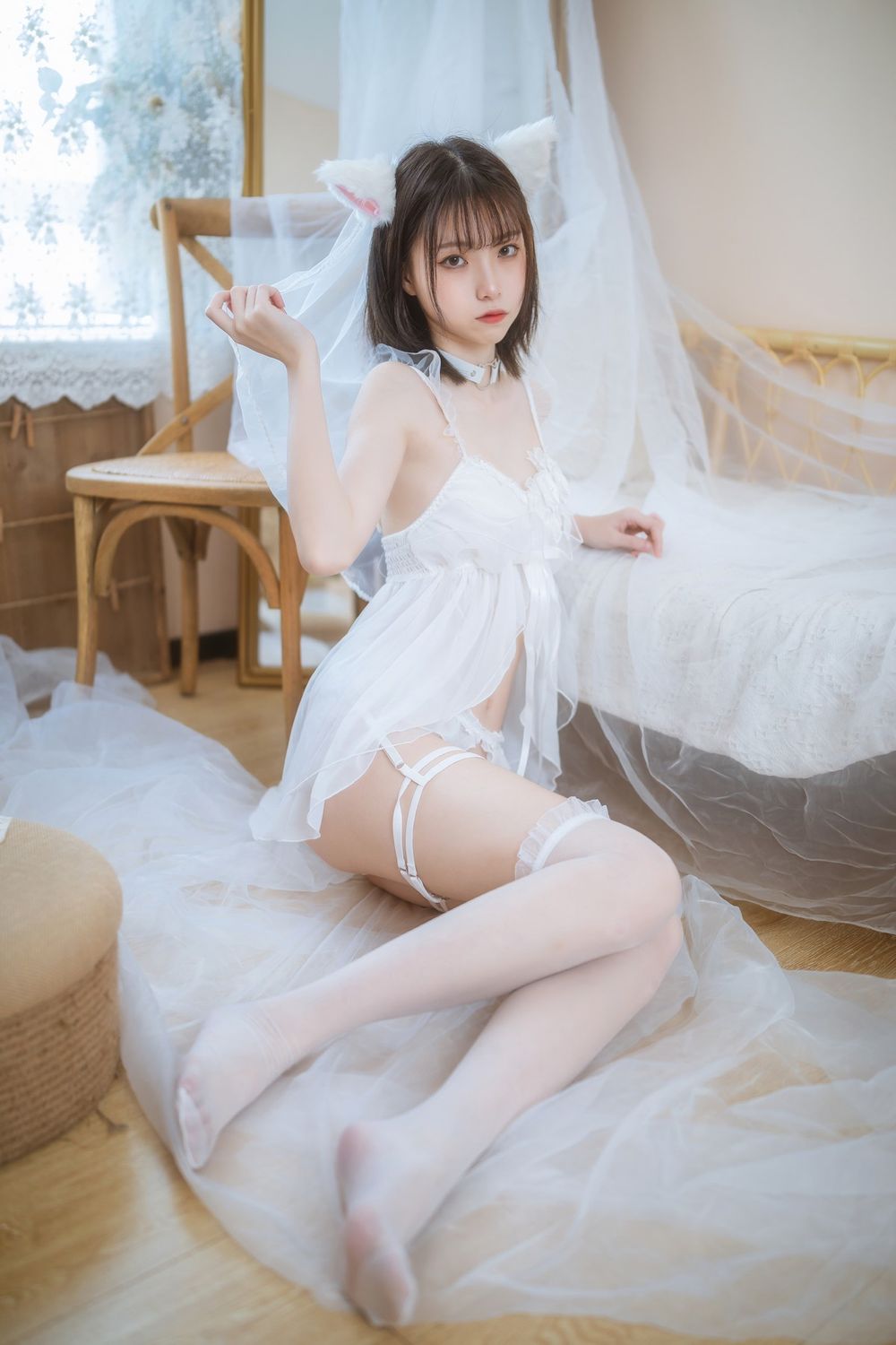 网络美女许岚LAN薄纱吊裙配白色丝袜系列萌萌哒私房写真-御萝部落