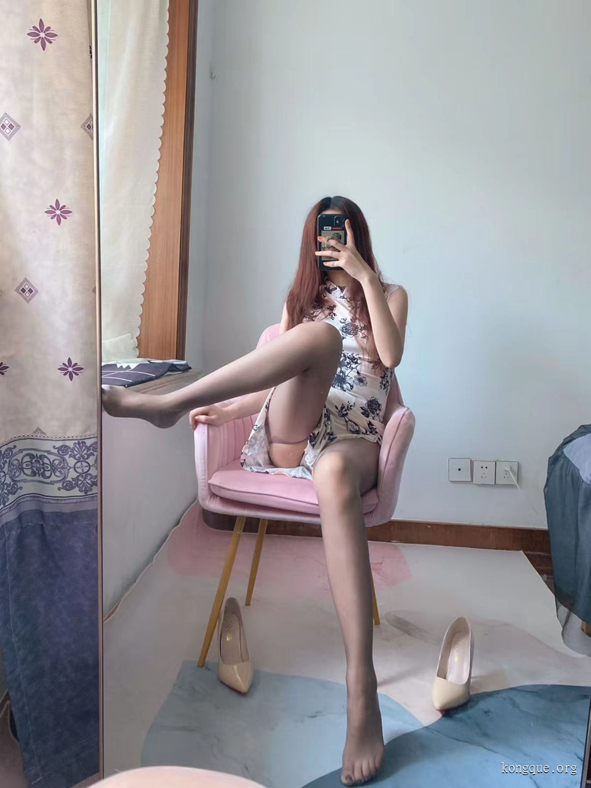 提袜少女 – 朋友圈收费系列套图&视频